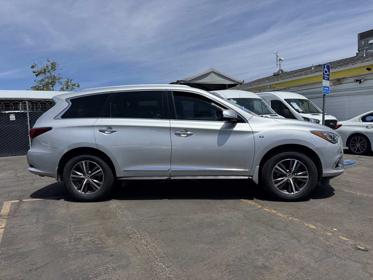 Used 2019 INFINITI QX60 Luxe w/ Essential Package FWD image 7