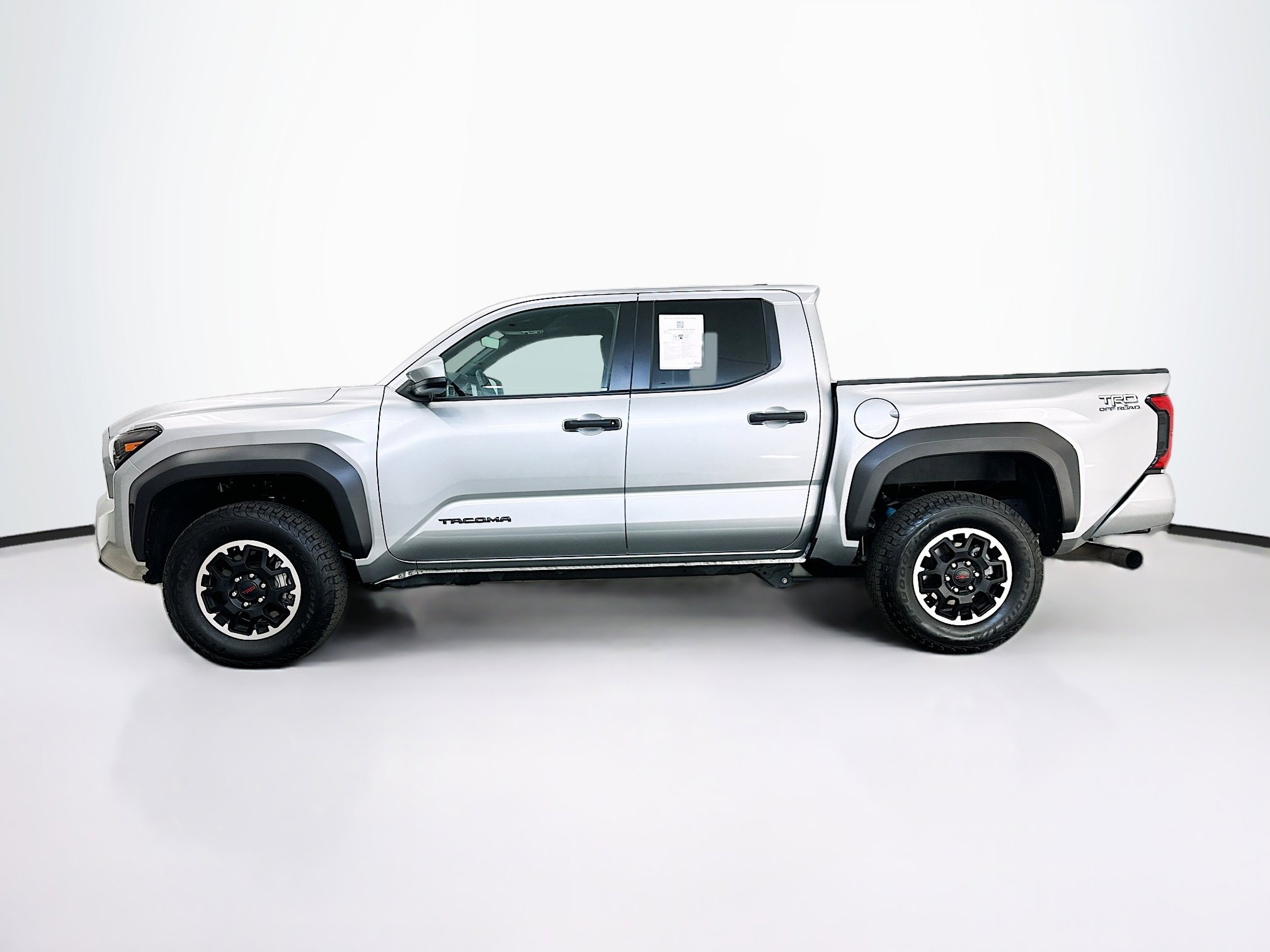 Used 2025 Toyota Tacoma TRD Off-Road AWD/4WD image 4