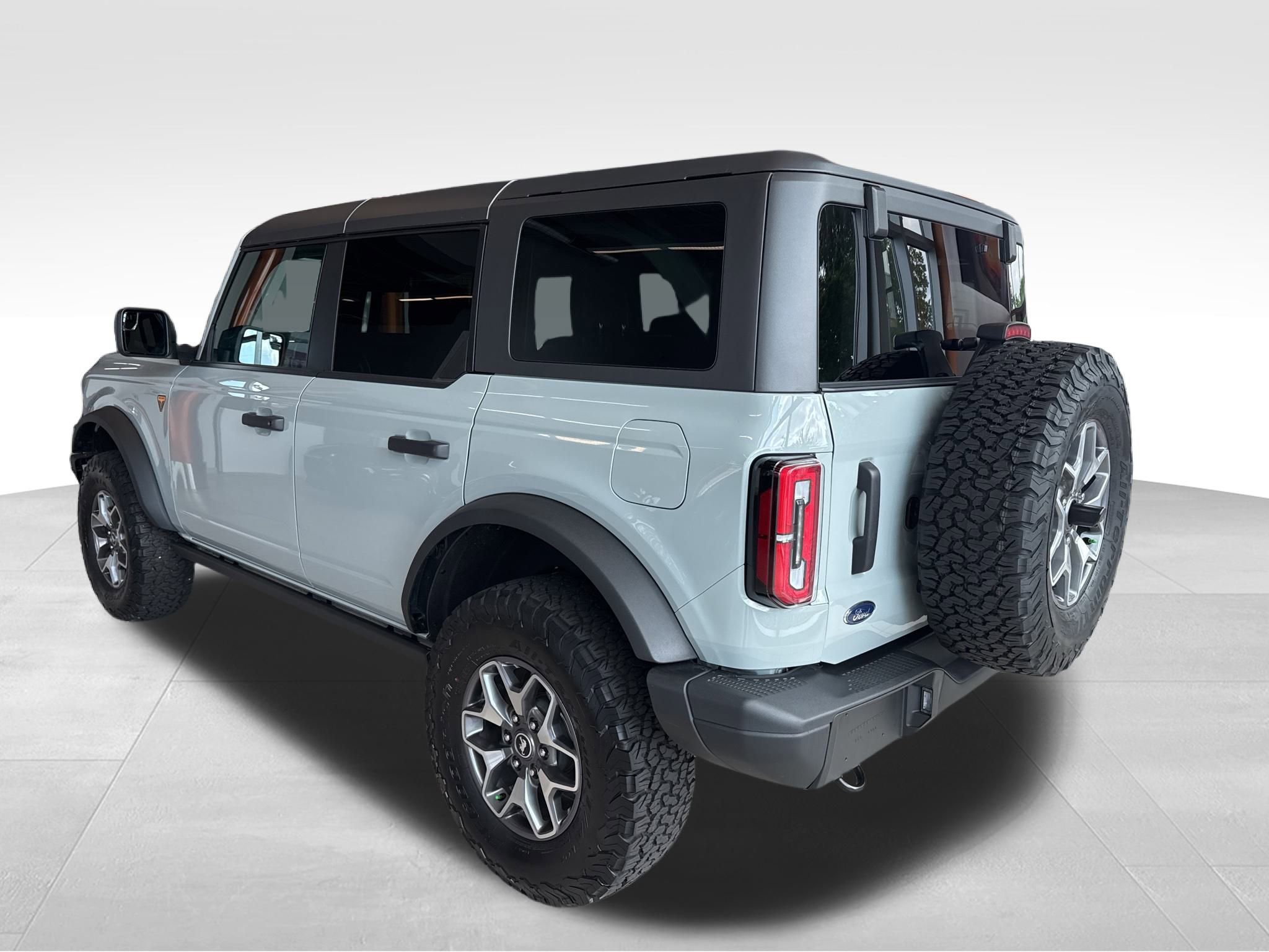 Used 2024 Ford Bronco Badlands image 4