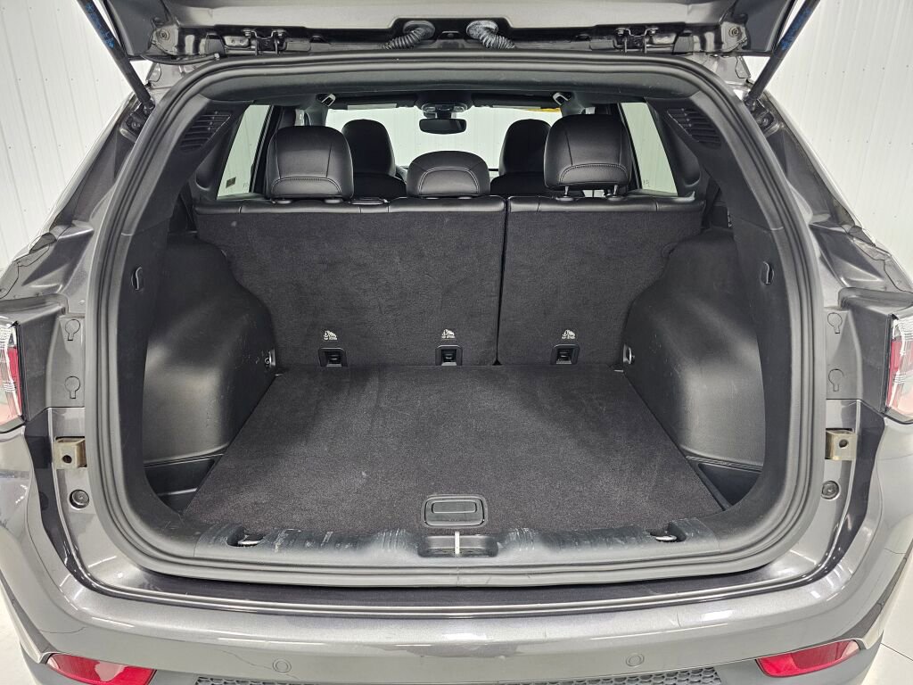 Used 2024 Jeep Compass Limited image 5
