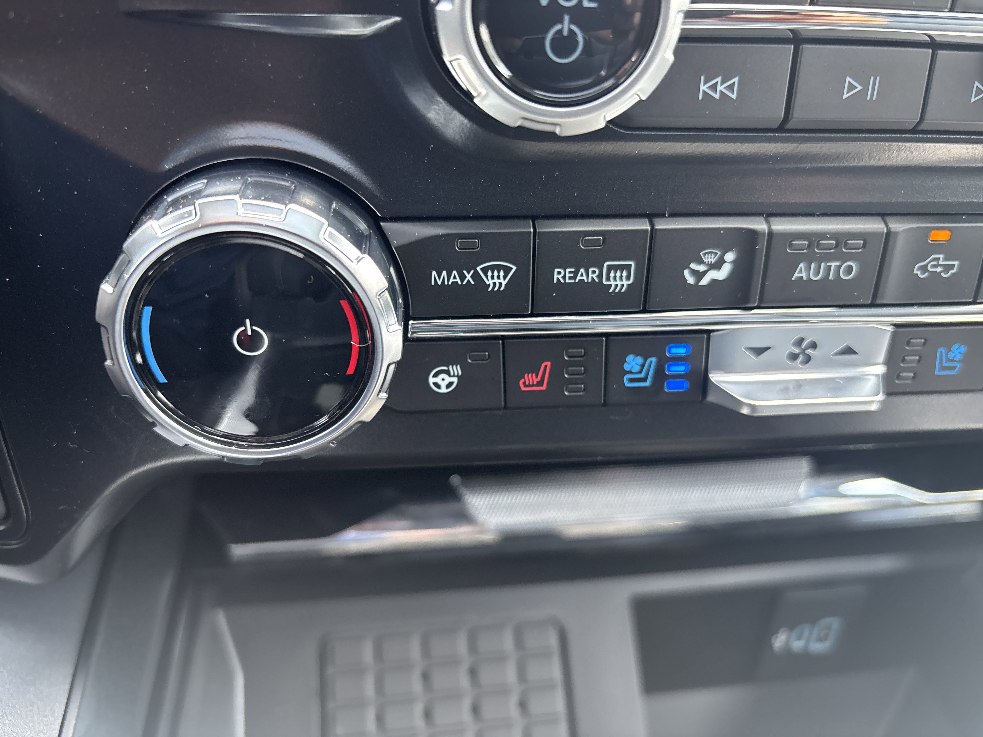 New 2025 Ford F250 Lariat w/ Lariat Ultimate Package image 29