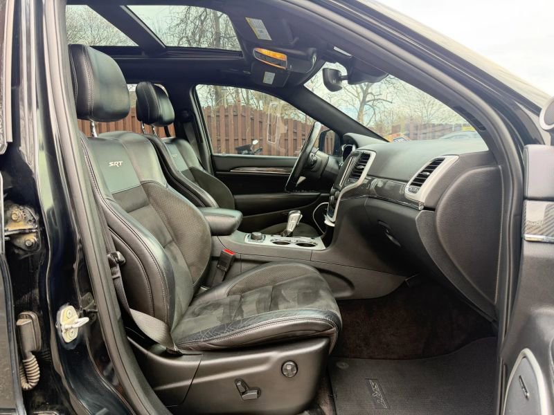 Used 2018 Jeep Grand Cherokee SRT image 30