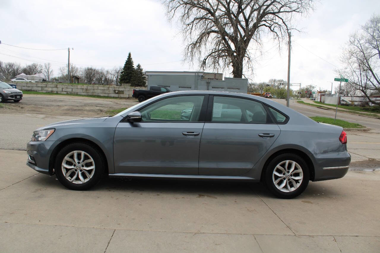 Used 2018 Volkswagen Passat 2.0T S FWD image 3