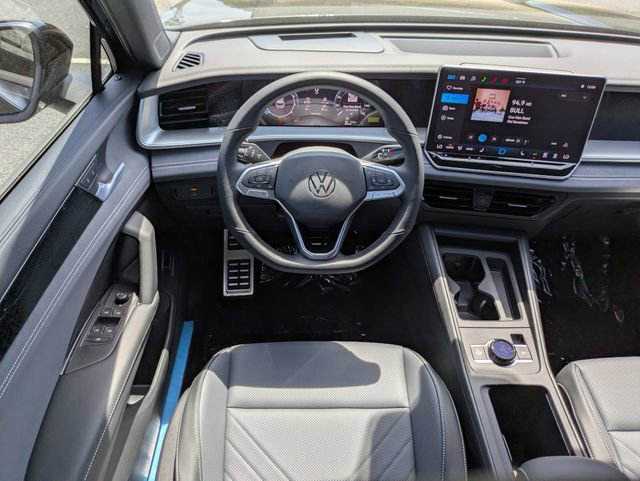 New 2026 Volkswagen Tiguan SE FWD image 18