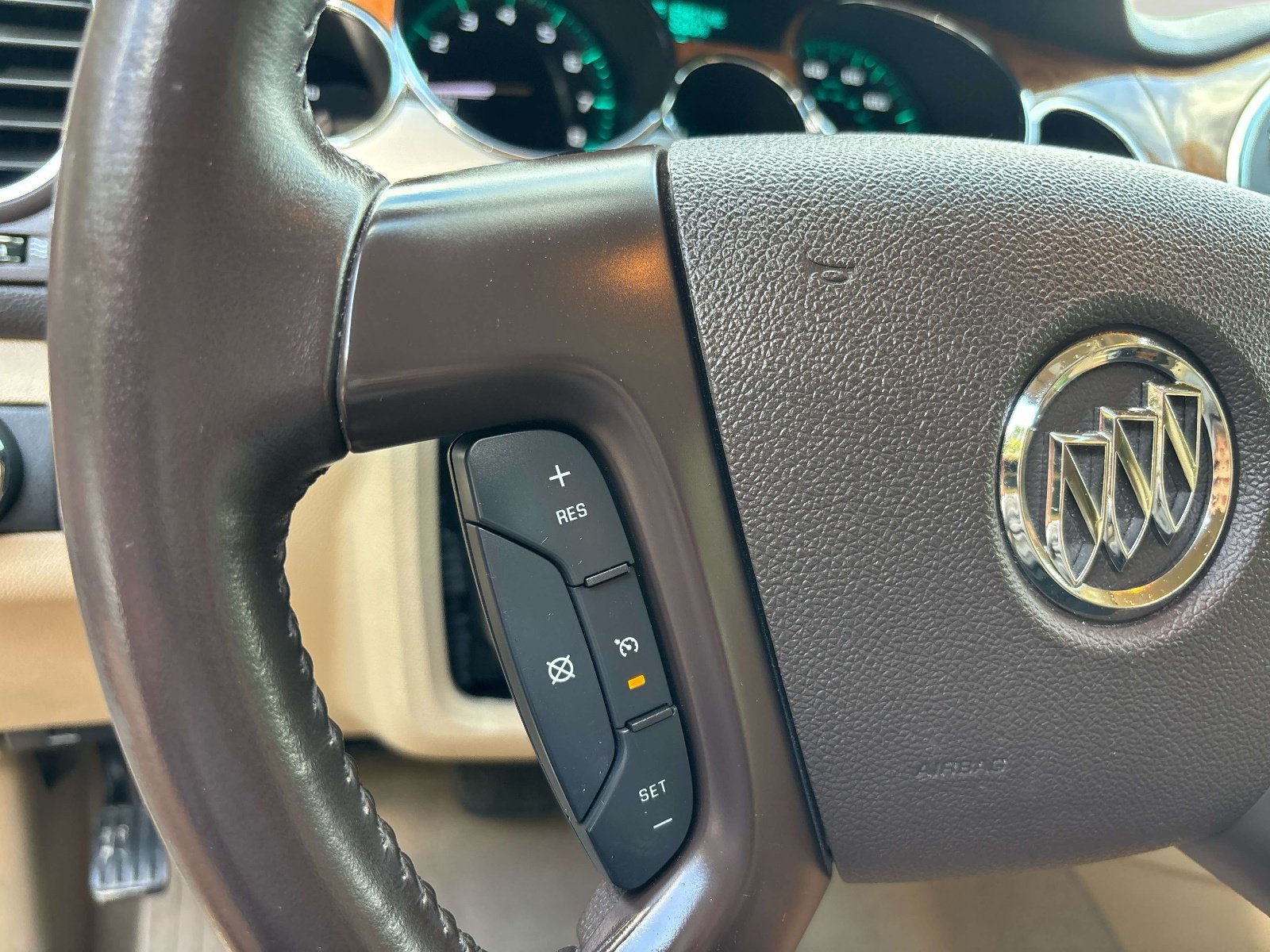 Used 2011 Buick Enclave CXL FWD image 19