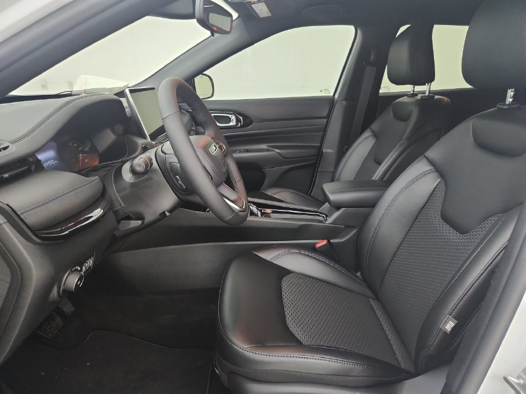 New 2026 Jeep Compass Latitude AWD/4WD image 18