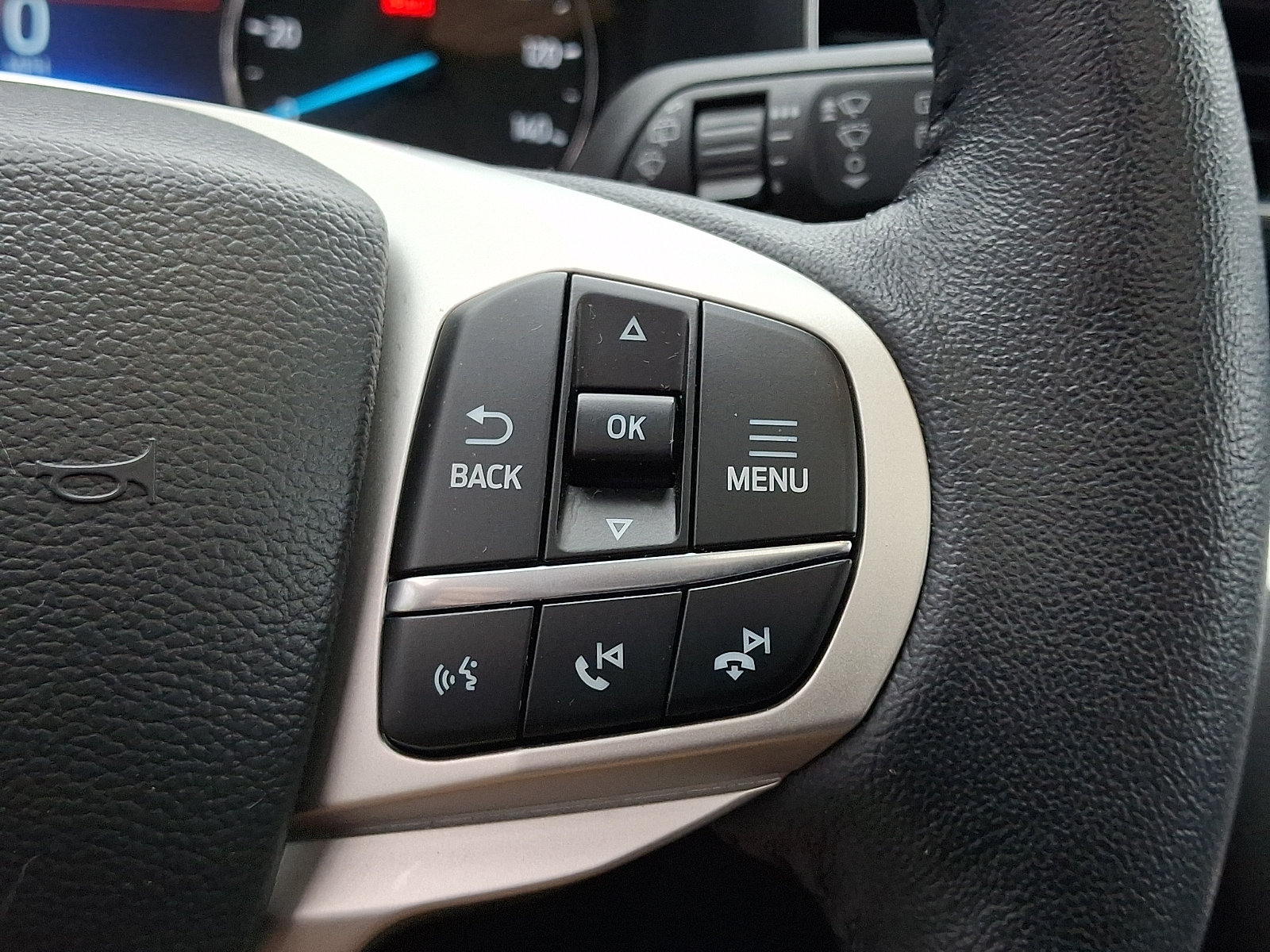 Certified 2023 Ford Explorer XLT w/ Equipment Group 202A AWD/4WD image 25