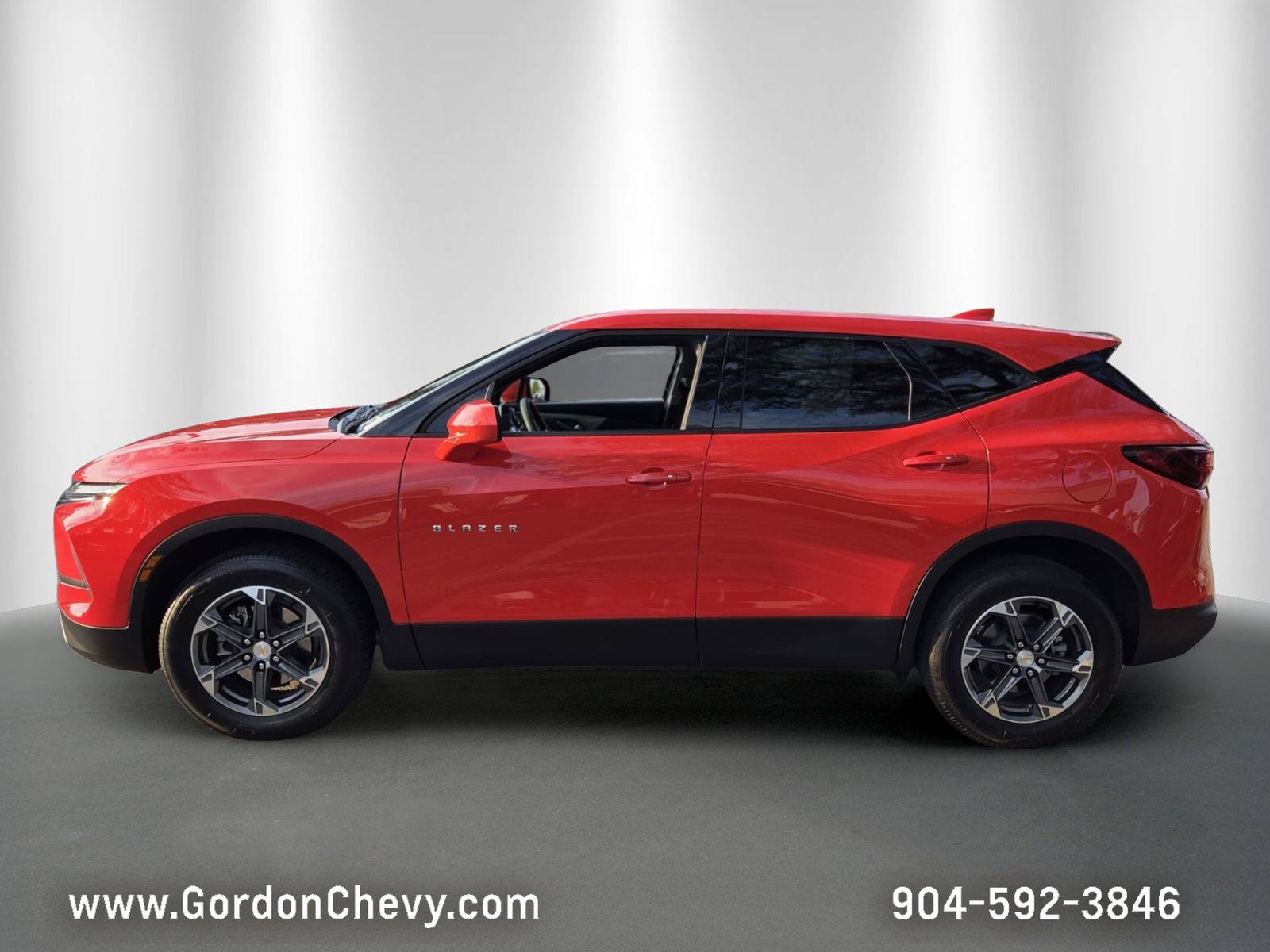 Certified 2025 Chevrolet Blazer LT FWD image 2