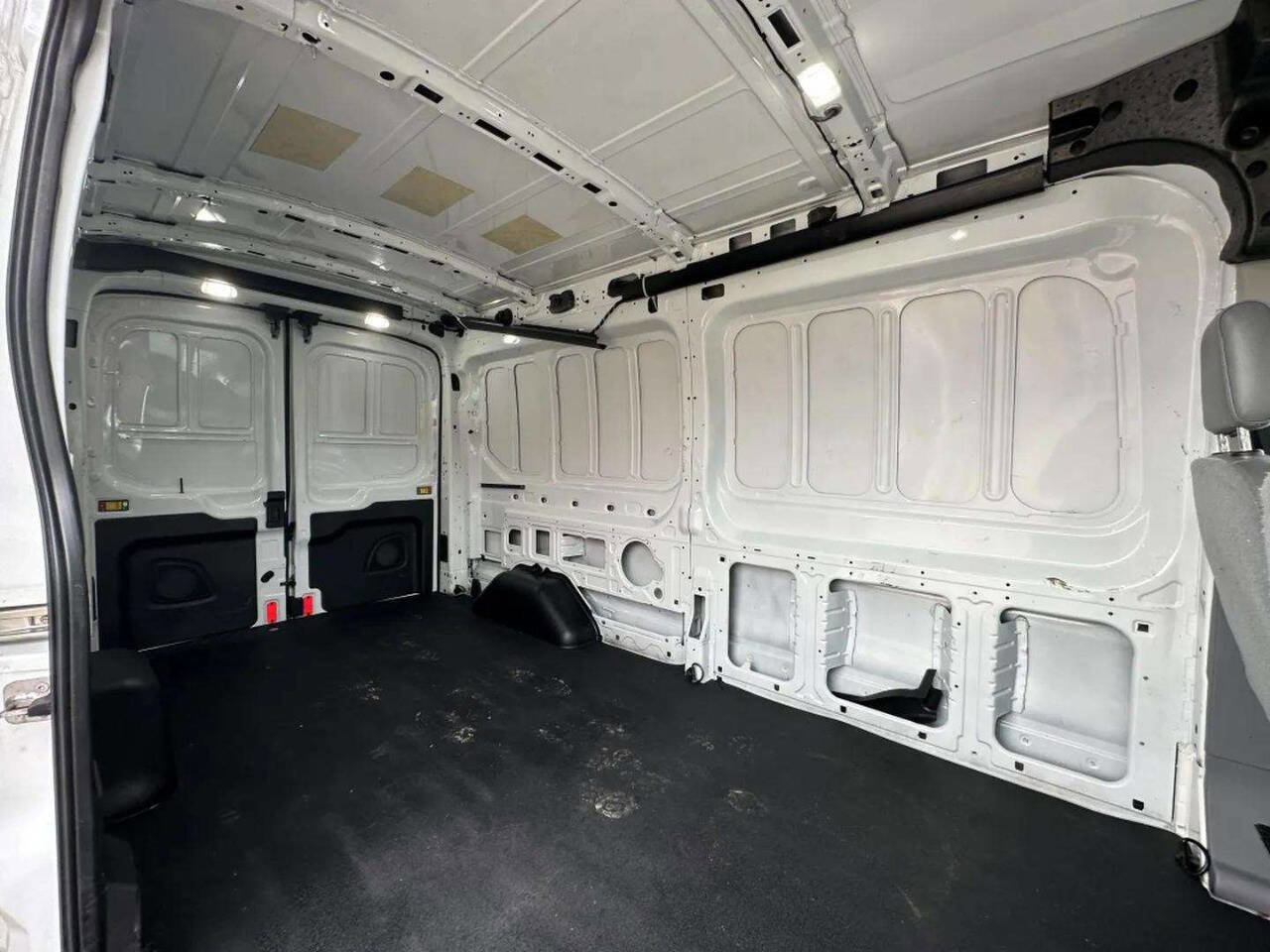 Used 2019 Ford Transit 250 148 Medium Roof RWD image 16