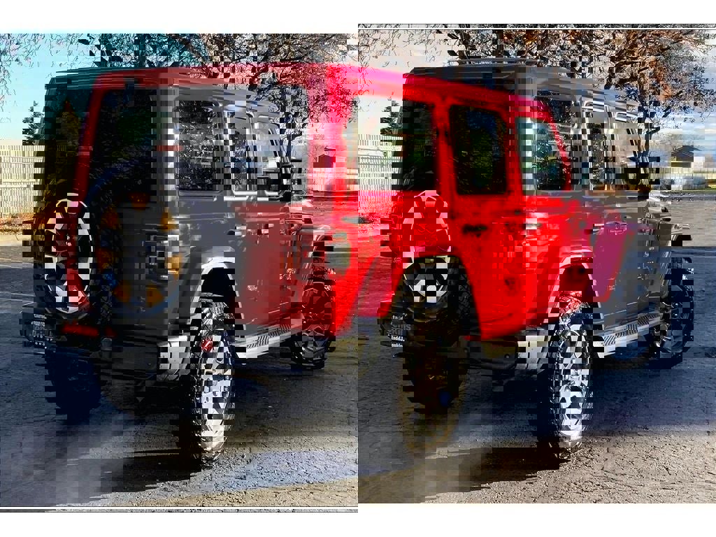 Used 2019 Jeep Wrangler Unlimited Sahara image 14