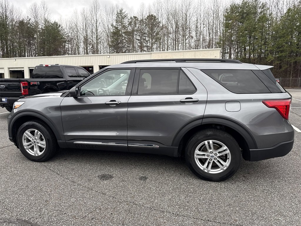 Used 2022 Ford Explorer XLT w/ Equipment Group 202A image 4