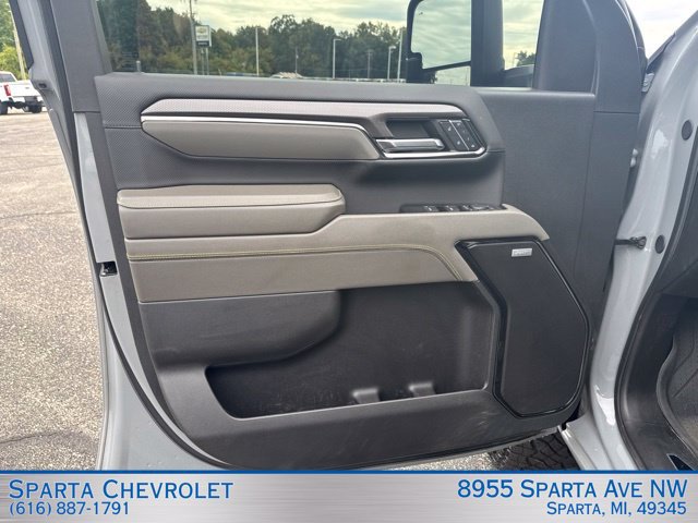 Used 2024 Chevrolet Silverado 2500 ZR2 w/ Technology Package AWD/4WD image 15