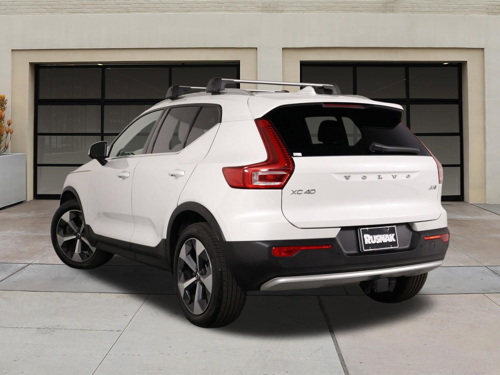 Certified 2023 Volvo XC40 B5 Plus w/ Driver Assist Package AWD/4WD image 2