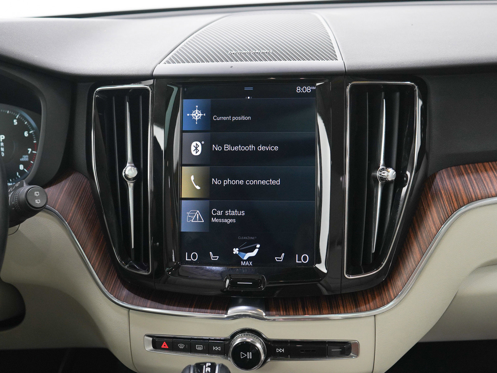 Used 2019 Volvo XC60 T6 Momentum w/ Multimedia Package image 15