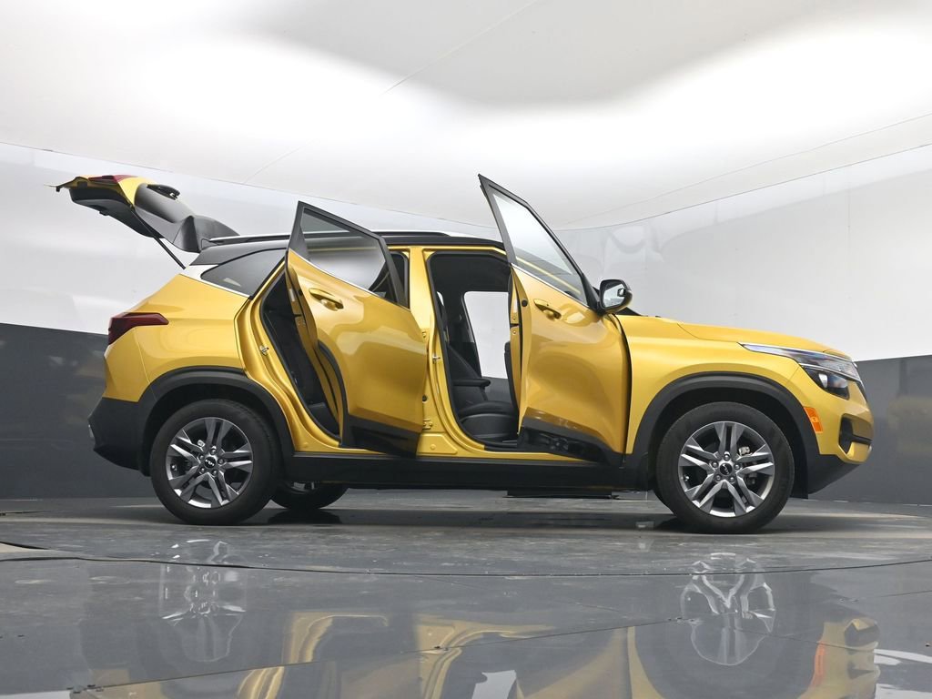 Certified 2022 Kia Seltos S image 7