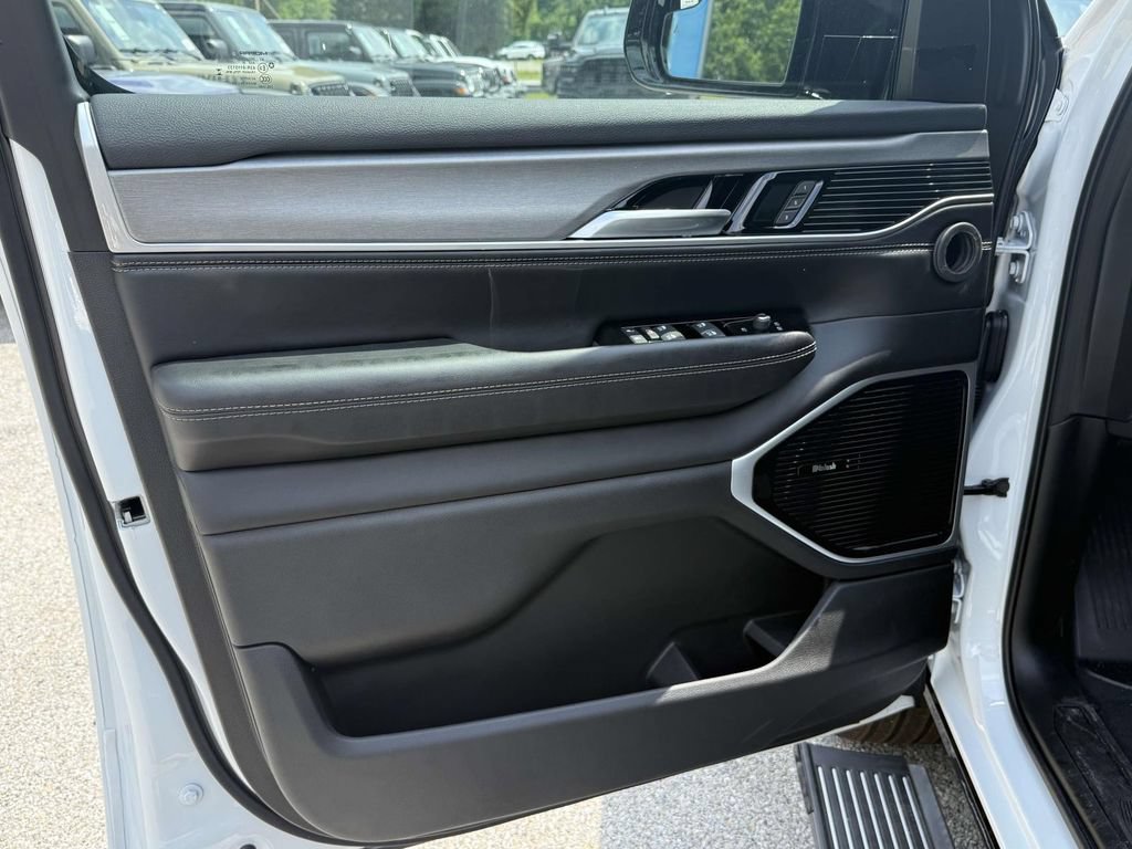 New 2026 Jeep Grand Wagoneer Limited AWD/4WD image 17