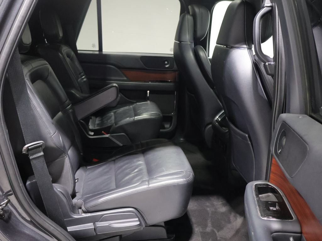 Used 2022 Lincoln Navigator Reserve AWD/4WD image 23