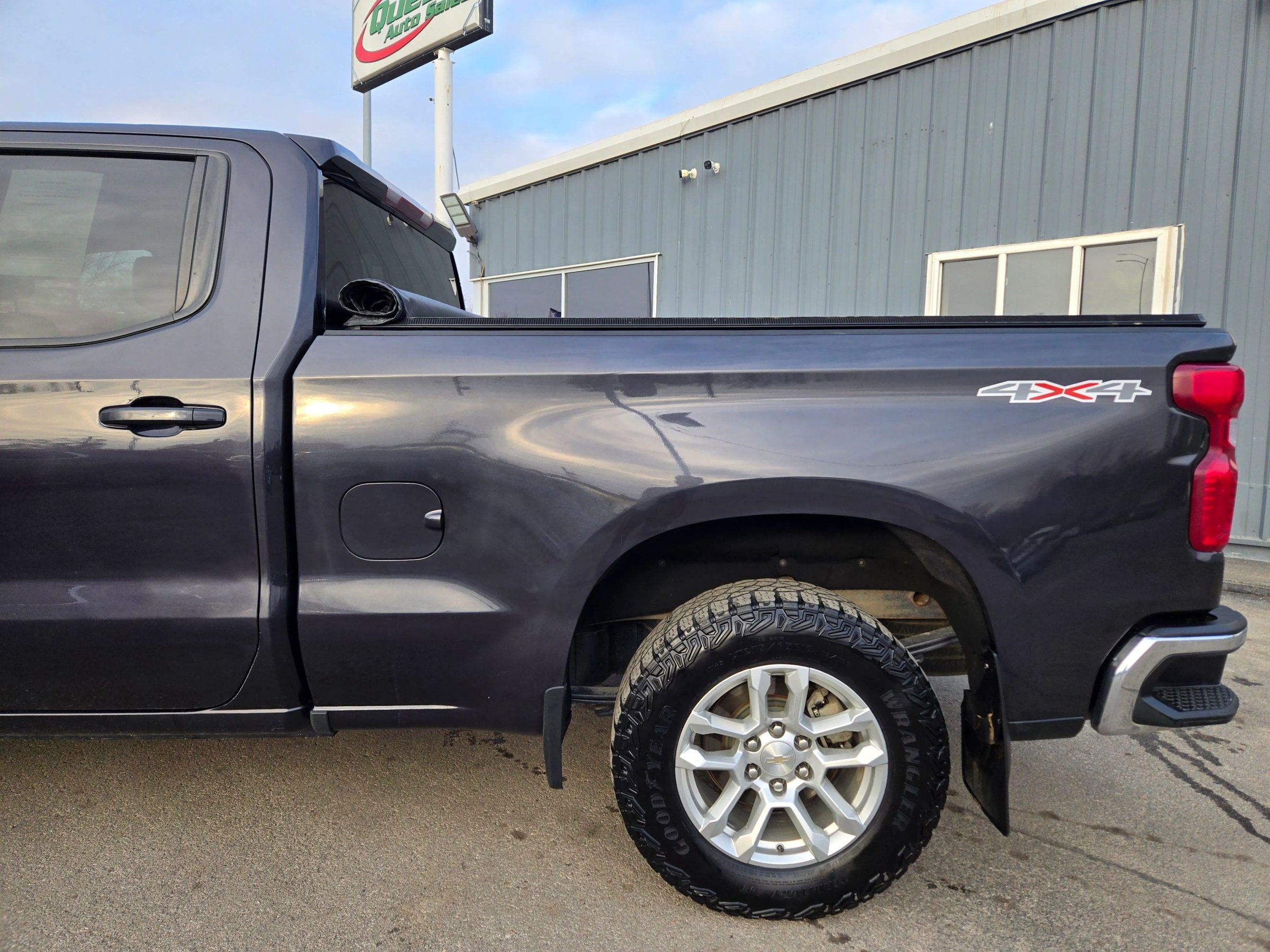 Used 2023 Chevrolet Silverado 1500 LT w/ Max Trailering Package image 4