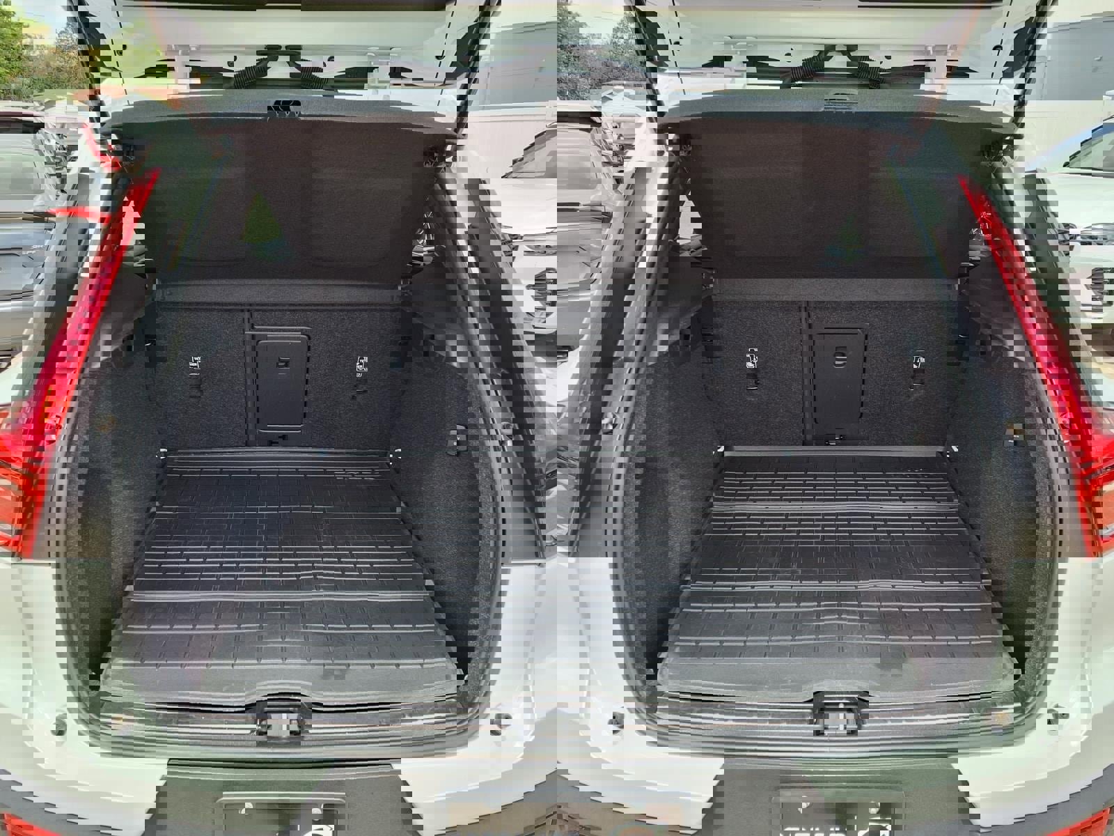 Certified 2023 Volvo XC40 B5 Plus w/ Driver Assist Package image 18