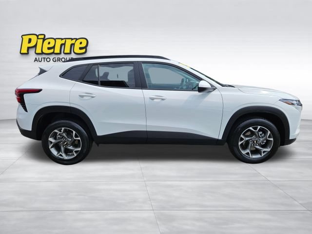 Used 2025 Chevrolet Trax LT FWD image 6