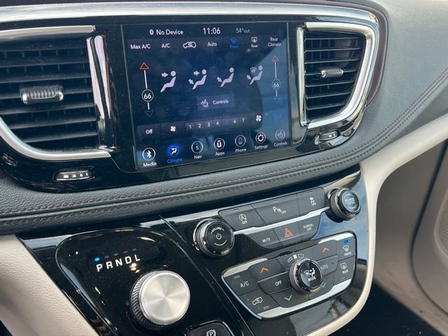 Used 2020 Chrysler Pacifica Limited image 18