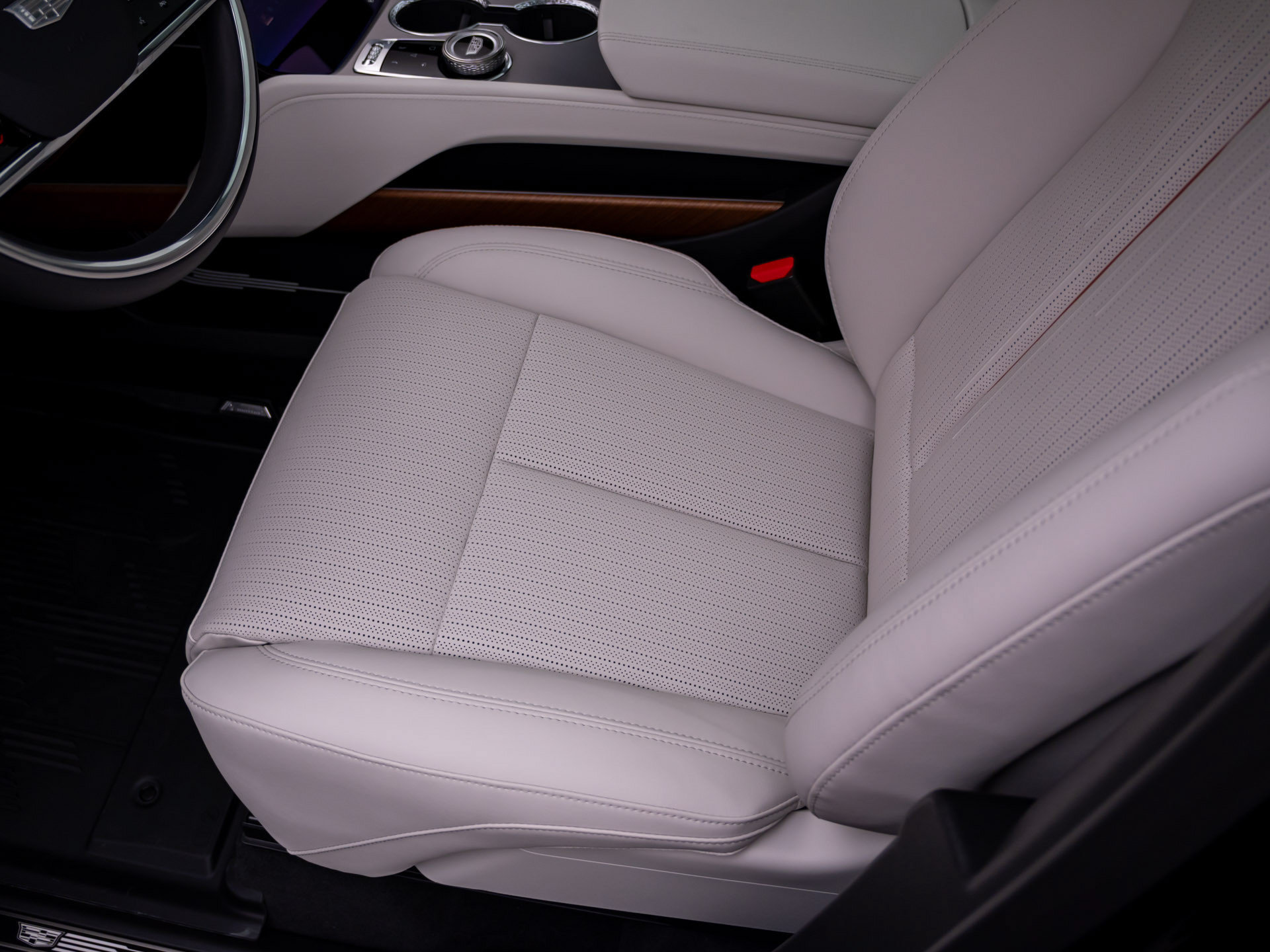 New 2027 Cadillac Vistiq Sport w/ LPO, Floor Liner Package AWD/4WD image 14