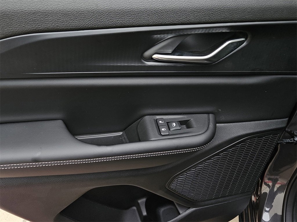 New 2025 Jeep Grand Cherokee Altitude image 13