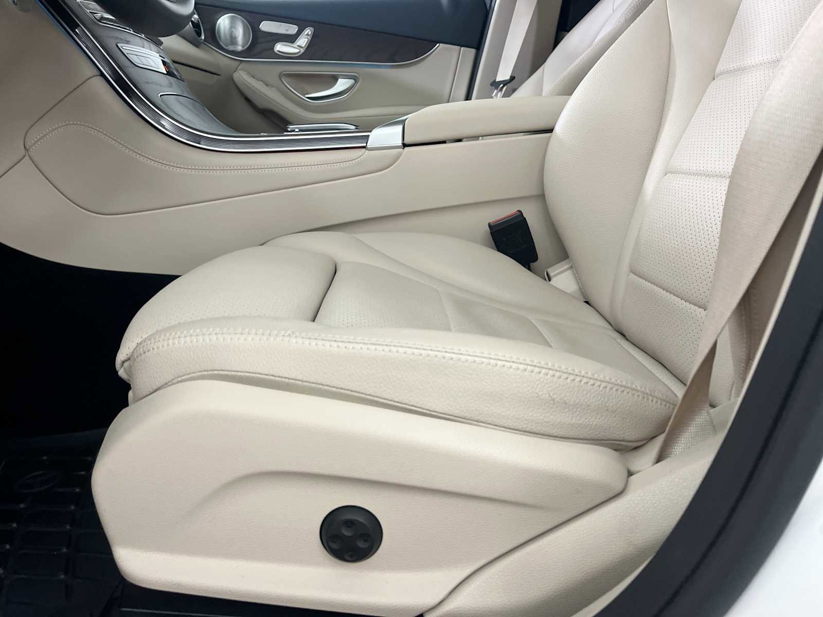 Used 2021 Mercedes-Benz GLC 300 4MATIC image 20