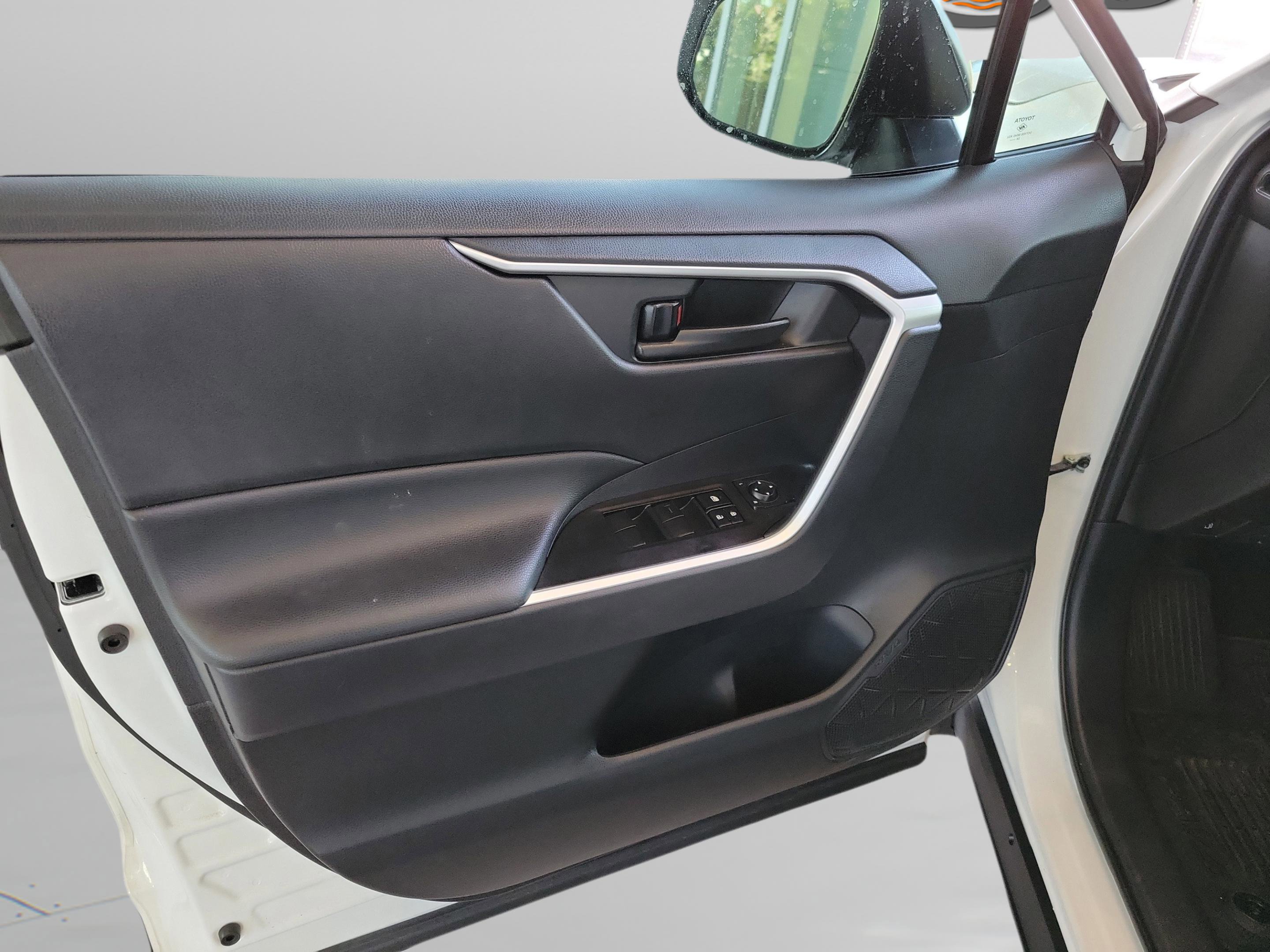 Certified 2025 Toyota RAV4 LE image 27
