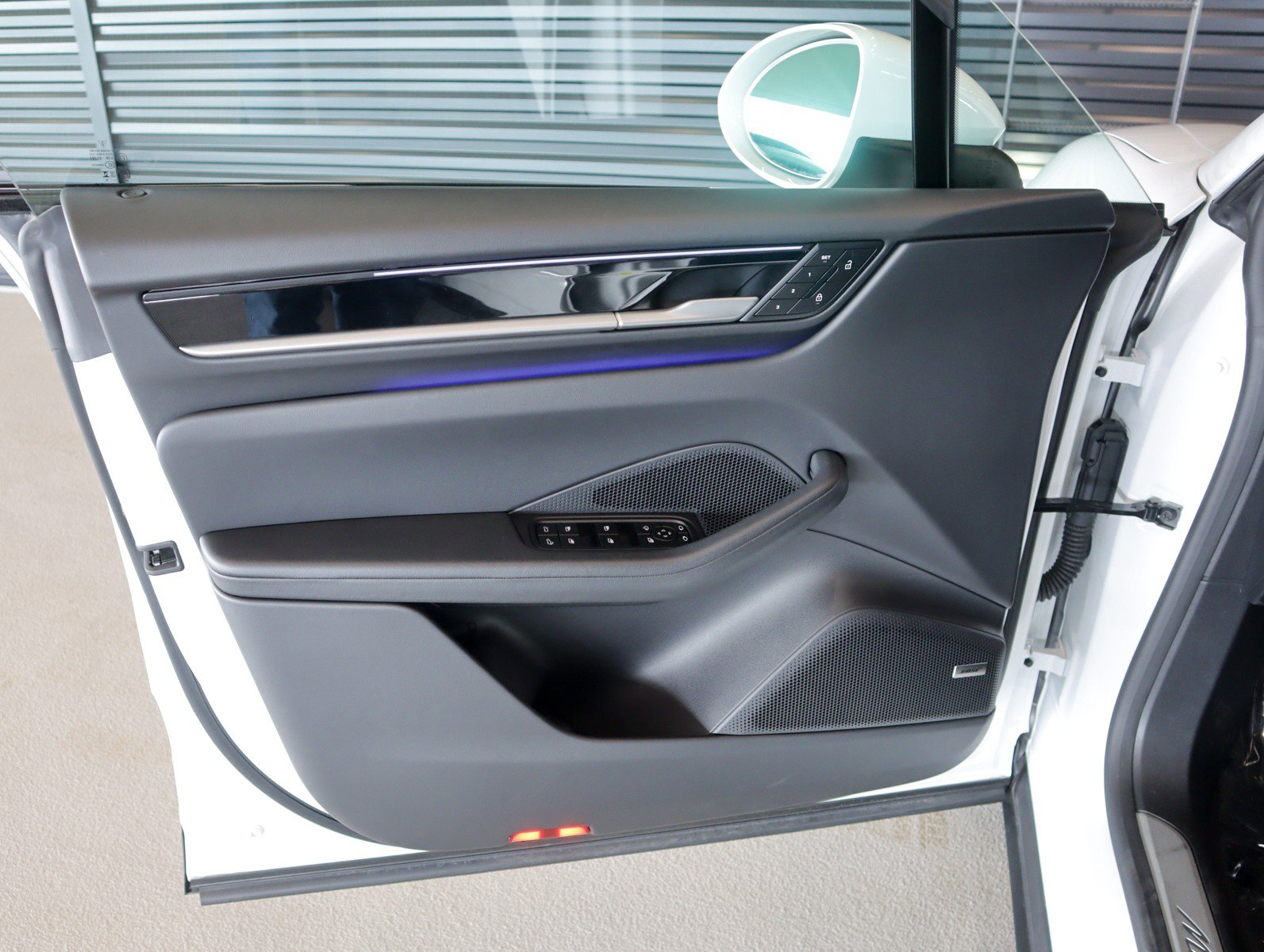 Used 2025 Porsche Macan Electric image 21