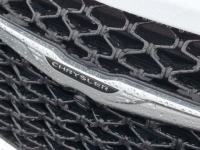 Used 2024 Chrysler Pacifica Touring-L image 29
