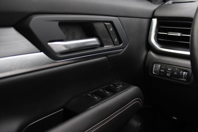 Used 2026 GMC Terrain Elevation w/ Technology Package II AWD/4WD image 12