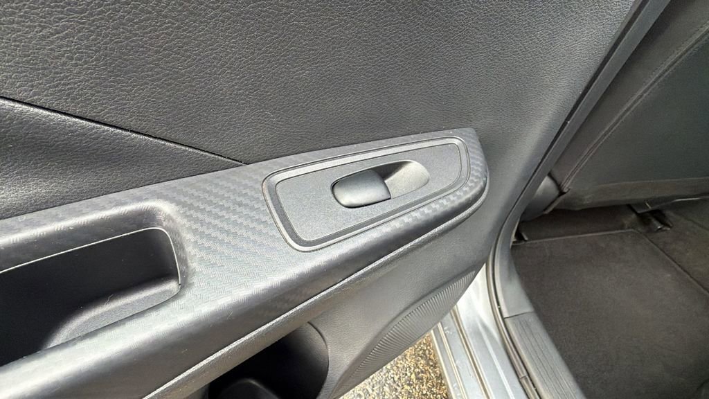 Used 2023 Nissan Versa SV image 15