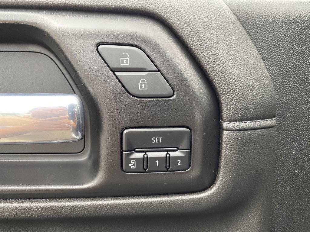 Used 2022 Chevrolet Silverado 2500 LTZ w/ LTZ Convenience Package image 32