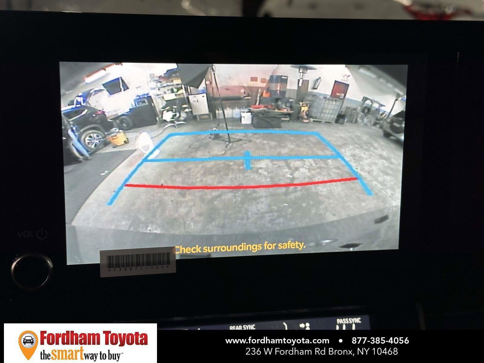 Used 2026 Toyota Sienna LE image 22