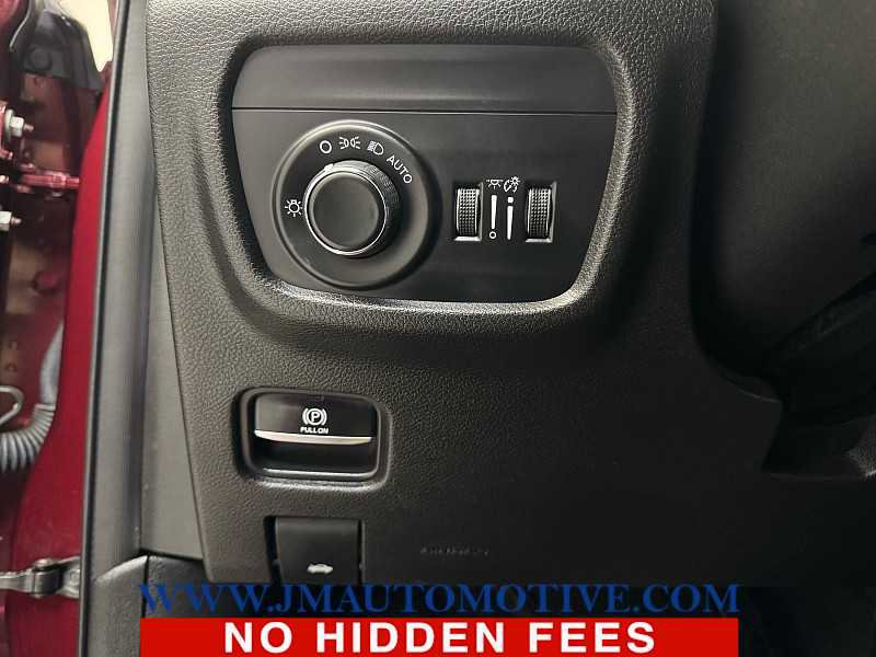 Used 2023 Jeep Grand Cherokee Altitude AWD/4WD image 37