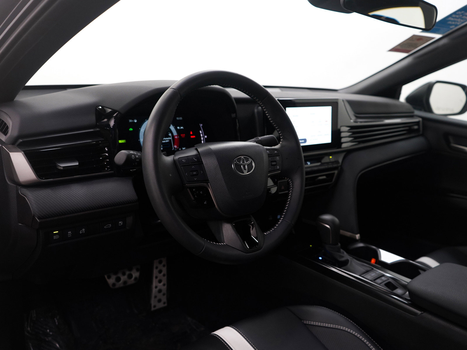 Used 2025 Toyota Camry SE image 16