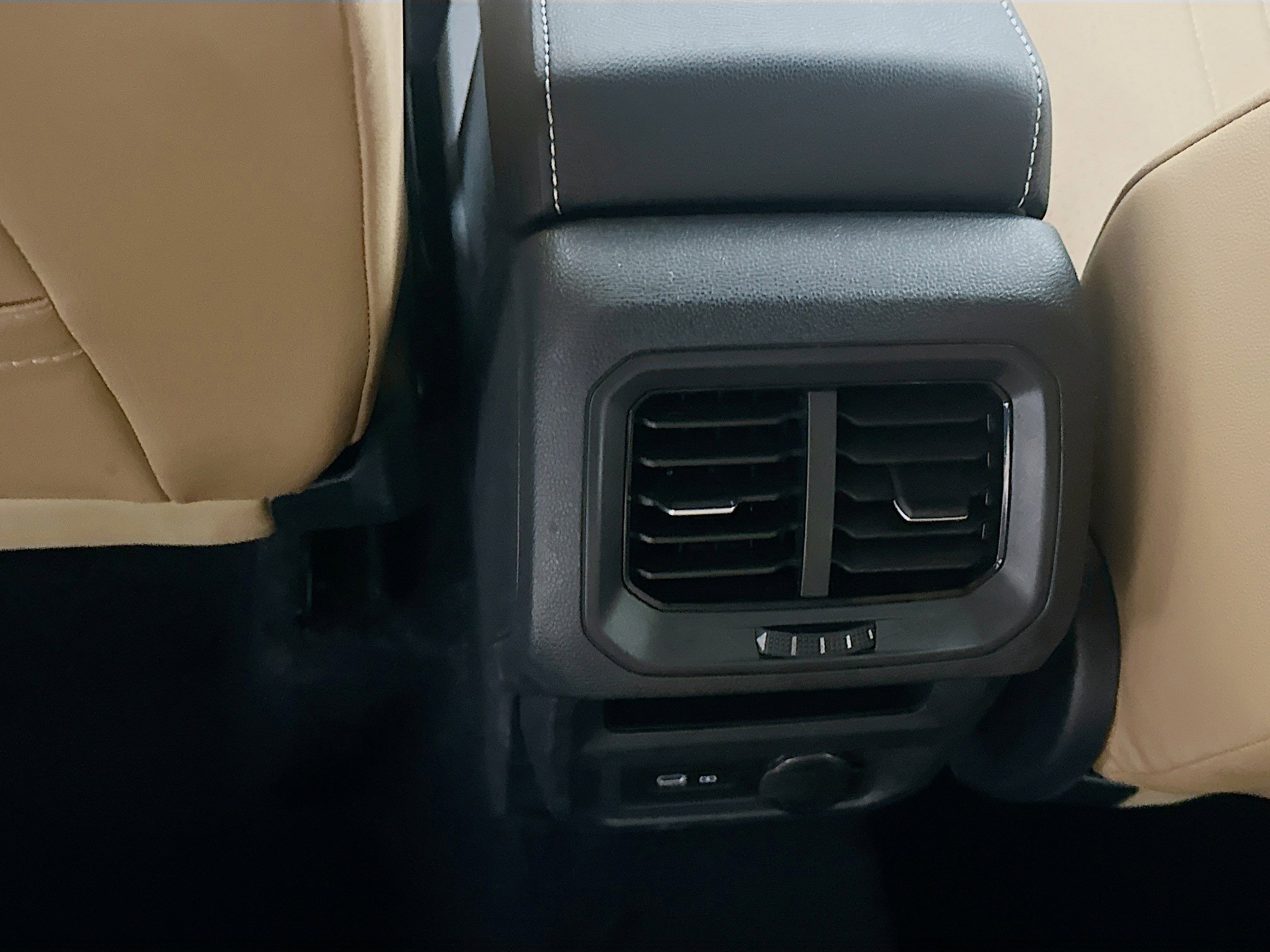 Used 2024 Volkswagen Tiguan SE image 26