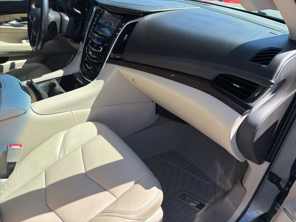 Used 2018 Cadillac Escalade Premium Luxury AWD/4WD image 35