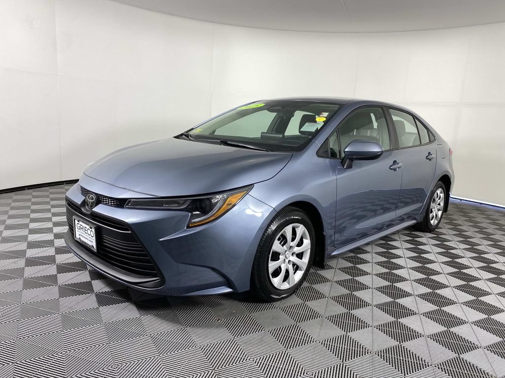 Used 2025 Toyota Corolla LE FWD image 4