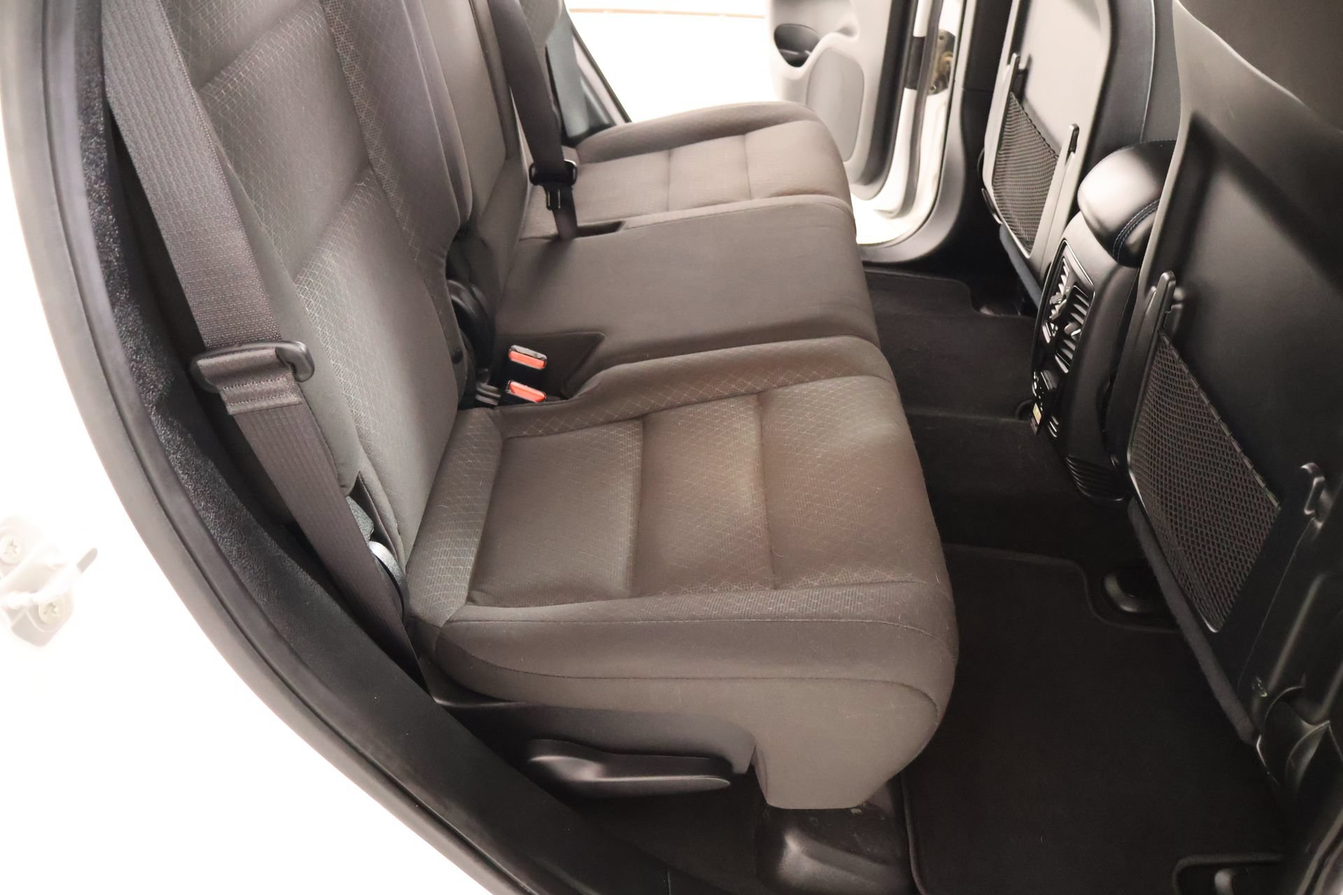 Used 2020 Jeep Grand Cherokee Laredo AWD/4WD image 15