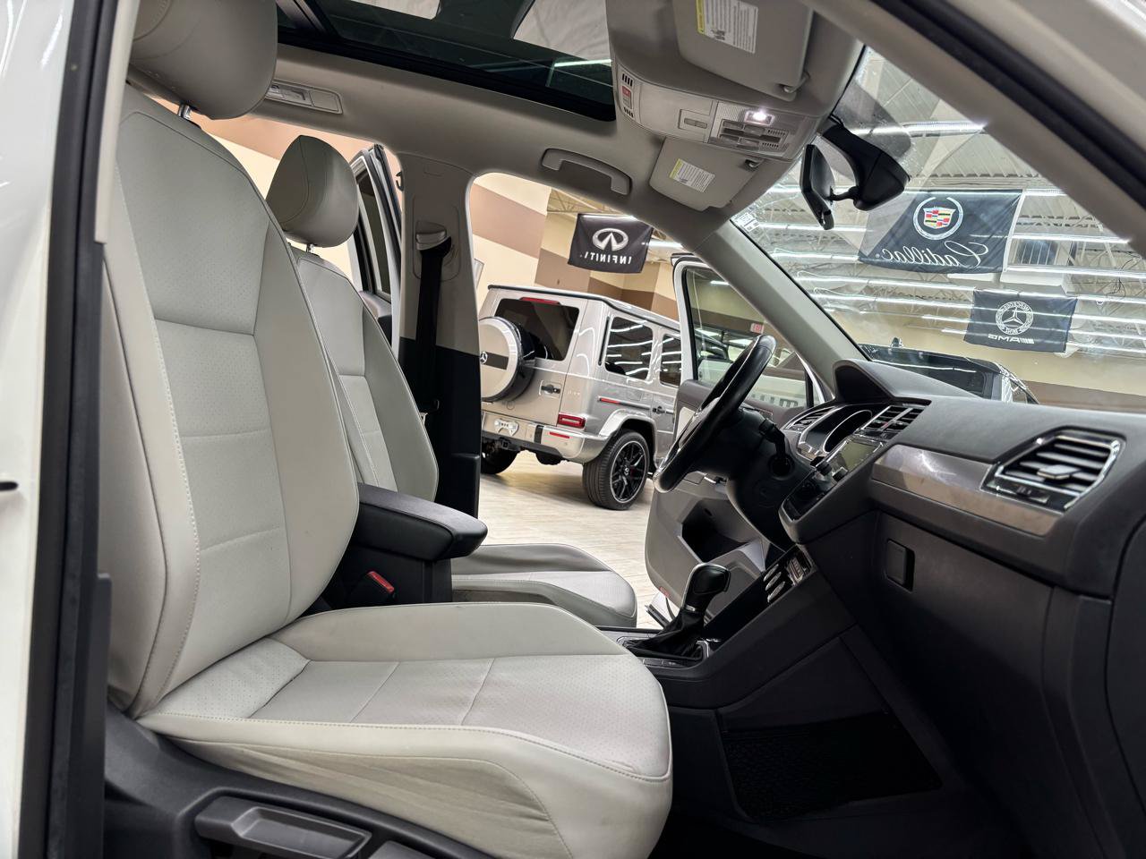 Used 2018 Volkswagen Tiguan SEL FWD image 39