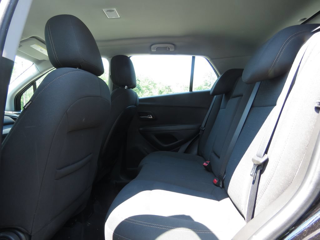 Used 2020 Chevrolet Trax LS AWD/4WD image 19