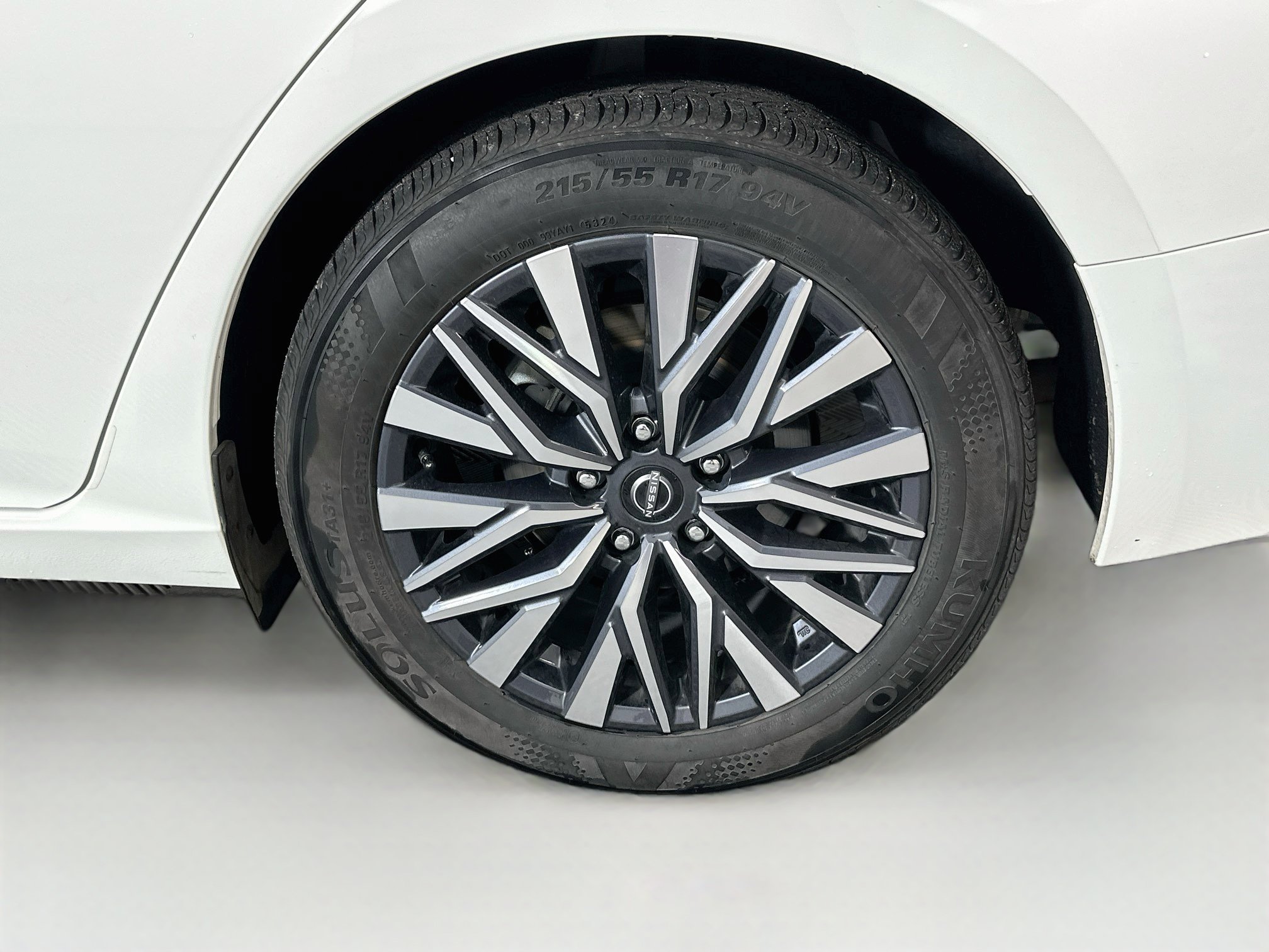 Used 2025 Nissan Altima 2.5 SV FWD image 11