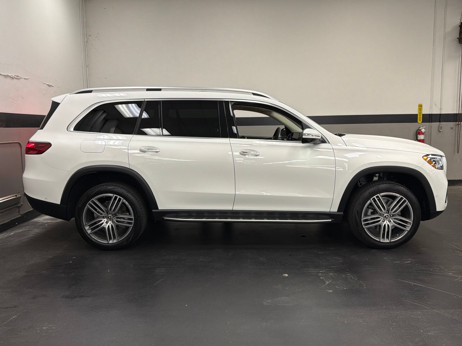 Used 2026 Mercedes-Benz GLS 450 4MATIC image 3