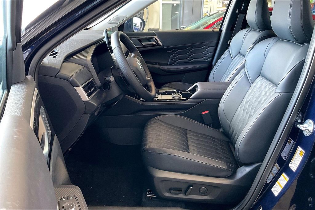 New 2026 Mitsubishi Outlander SEL image 9