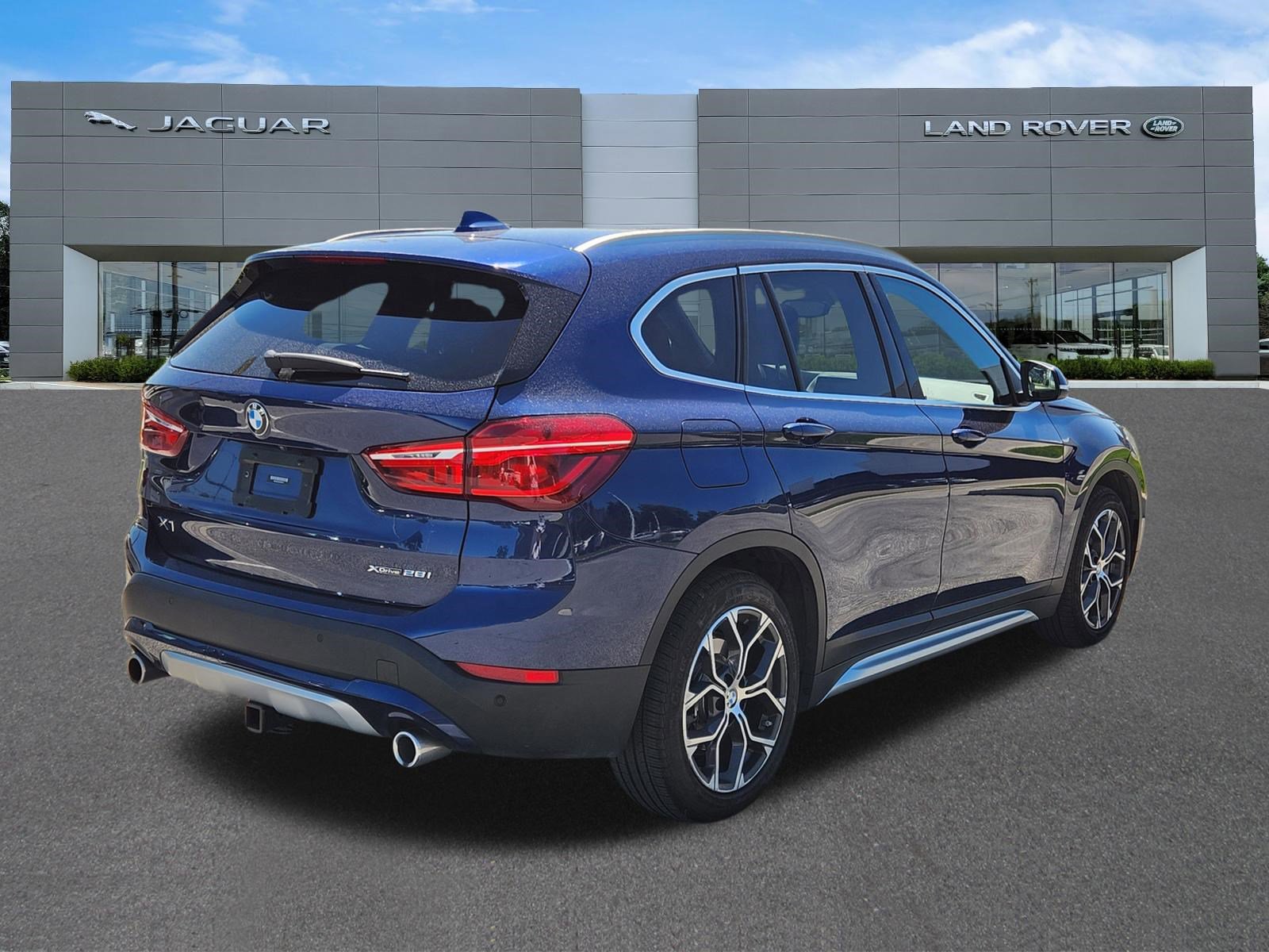 Used 2020 BMW X1 xDrive28i w/ Convenience Package AWD/4WD image 4