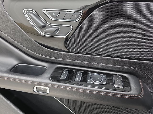 Certified 2023 Lincoln Aviator AWD image 25