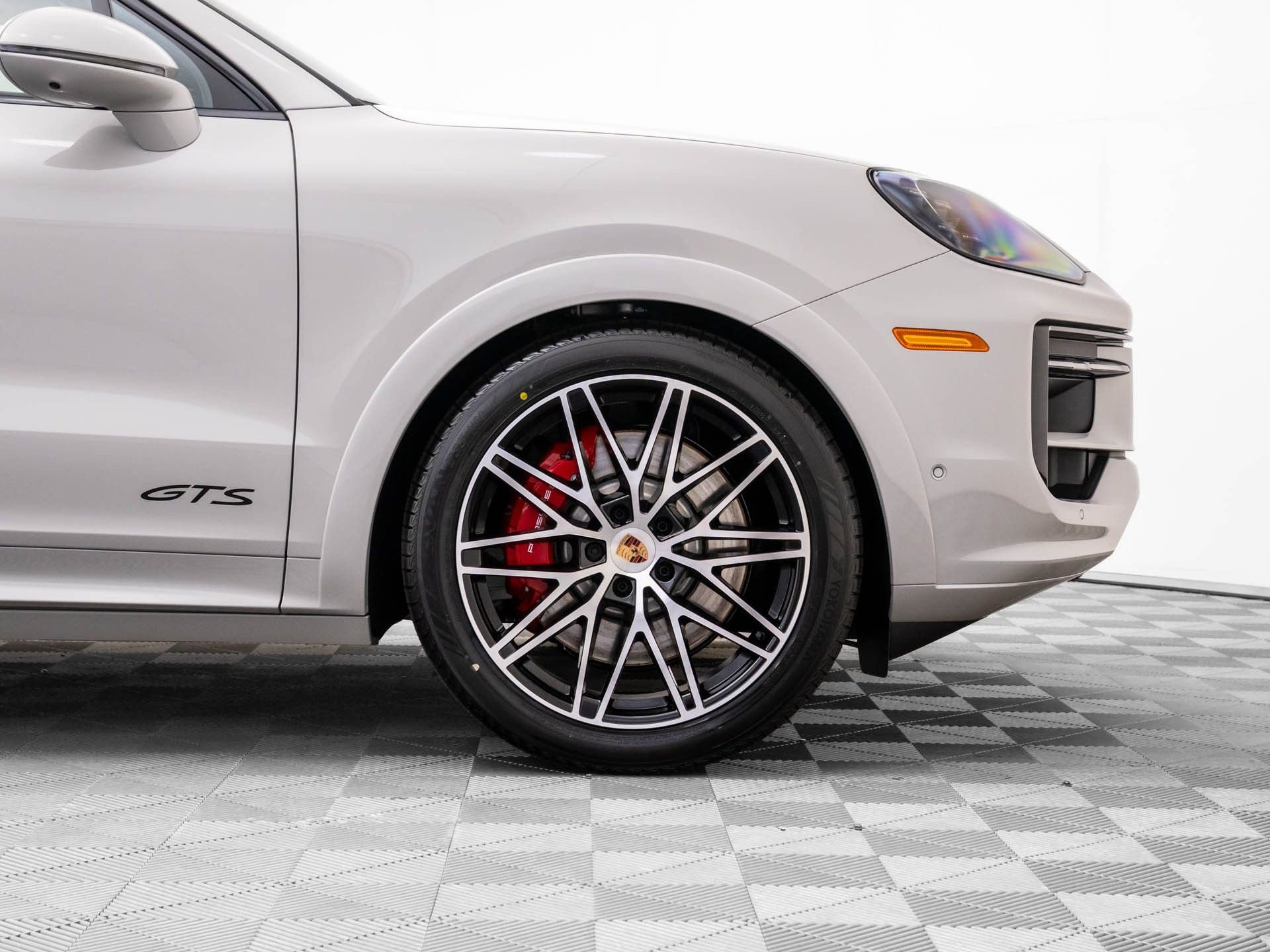 New 2026 Porsche Cayenne GTS image 33