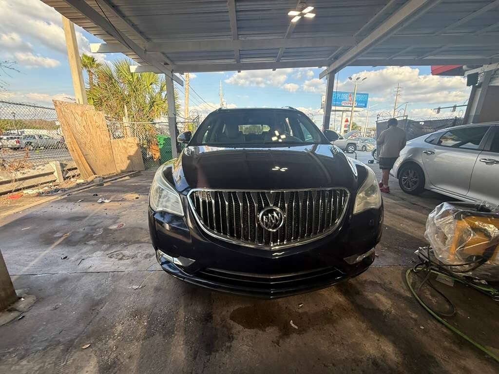 Used 2017 Buick Enclave Convenience FWD image 1